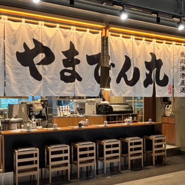 【お一人様も大歓迎です！】当店はカウンター席を6席ご用意しております！お一人様から少人数でも気軽に立ち寄れる雰囲気です◎仕事終わりに会社の同僚とサク飲みやランチにも最適です♪新鮮な食材を使用した料理を楽しみながら特別なひとときをお過ごしください♪心温まる体験をぜひ味わってみてください！