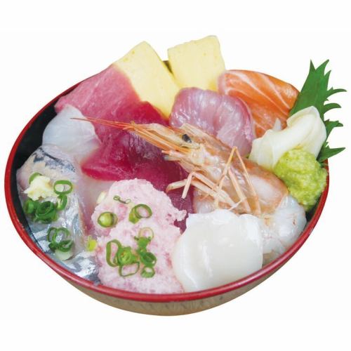【贅沢な盛り付けとともに♪】新鮮な素材を生かした彩り海鮮10種丼