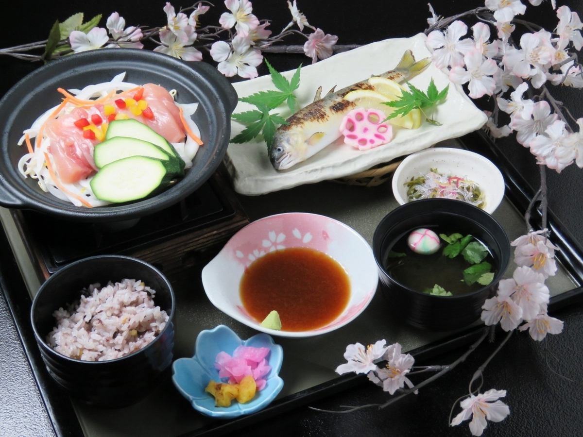 1日限定40食!全12品、自慢の夜ランチ★(画像はイメージです)