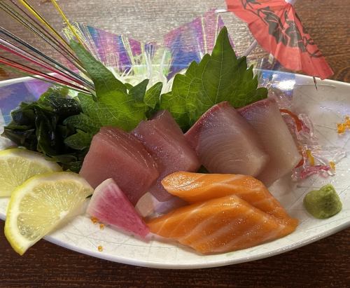 刺身の3種盛り合わせ 1人前(2貫ずつ)