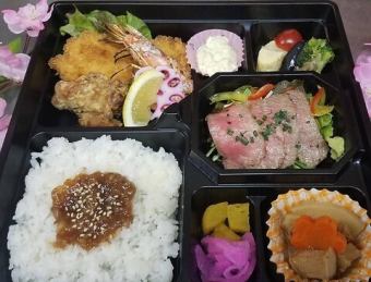 リピーター続出！飛騨牛ローストビーフ入り　職人手造り1500円弁当