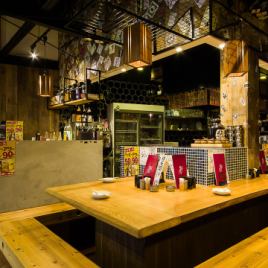 The space at the end of the counter can accommodate 2 to 6 people.A 2-hour all-you-can-drink banquet course where you can enjoy the famous Hakata skewers, including the famous "Shiro", has 12 dishes starting from 4,400 yen (tax included)! If you're looking for an izakaya near Tenma Station, be sure to come to our restaurant!* Each seat is We are careful about social distancing