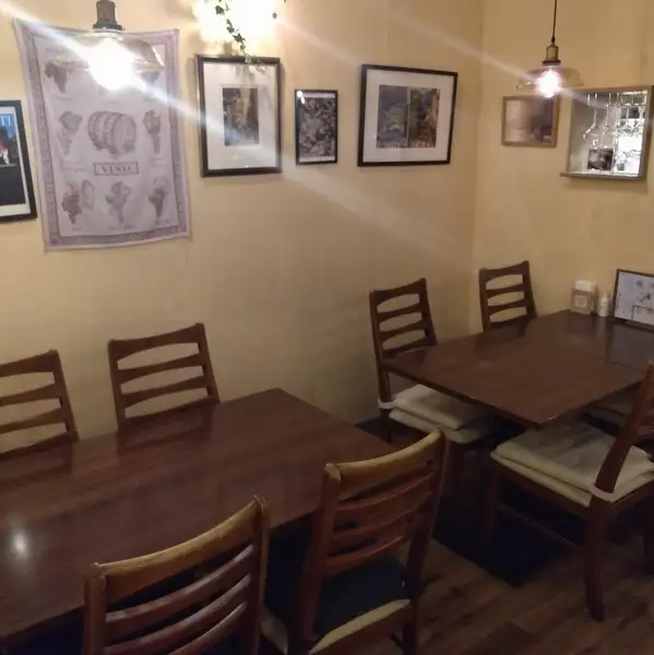 テーブルのお席はレイアウトの変更ができます。女子会、ママ会、パパ会、各種飲み会、各種ご宴会に最適です。ランチタイムはお得なセットもご用意しております。