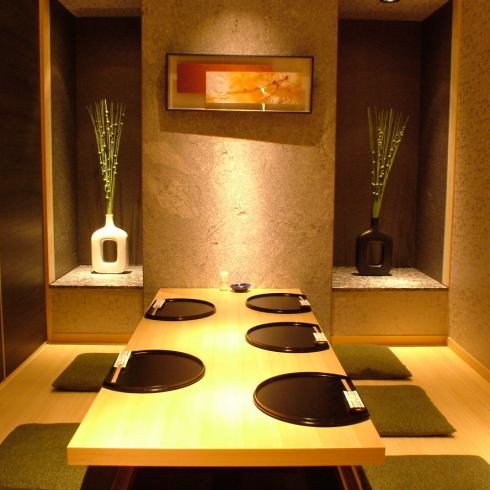 和モダンな京情緒を感じる、洗練された掘りごたつの個室が17部屋