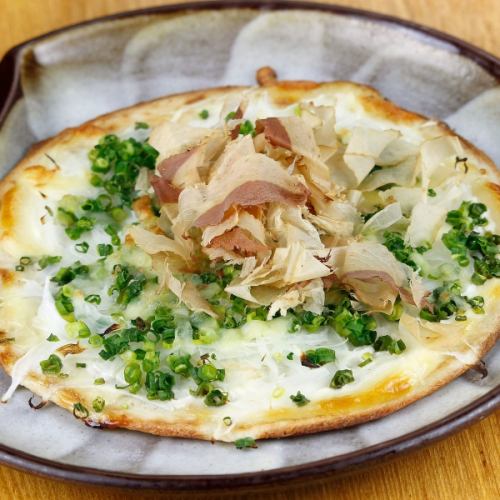 Japanese-style green onion pizza