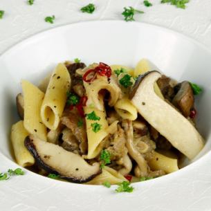 Peperoncino with horse tendon and penne