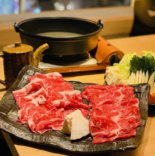 【赤牛壽喜燒套餐(附馬肉刺身)】共7道菜【無限暢飲】9,500日圓