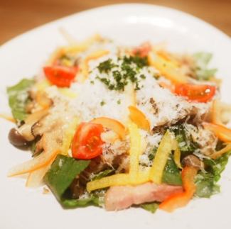 ほうれん草とベーコンの温玉サラダ