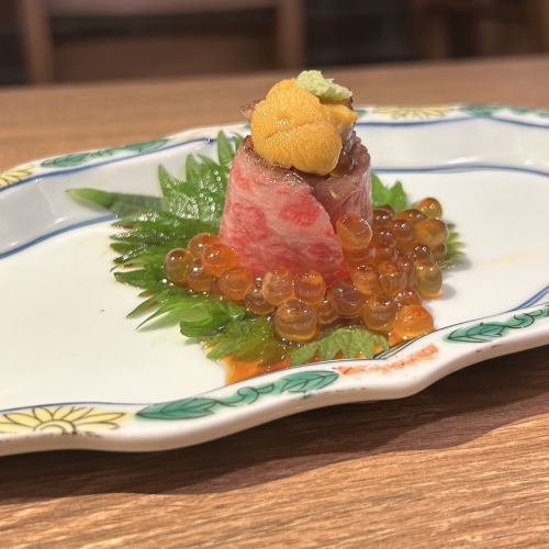 Grilled Kobe beef topped with sea urchin and salmon roe 1 piece