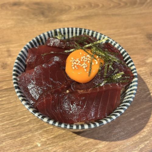Aged tuna marinated rice bowl