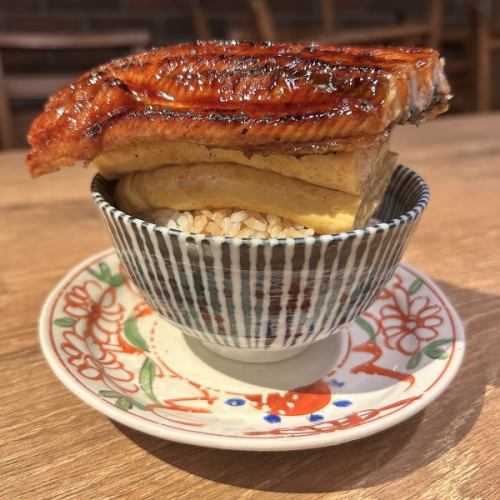 Grilled eel and egg rice bowl