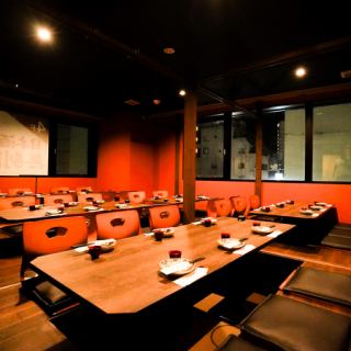 【大人数】40名様までの大人数でのご利用にも可能です!!少人数～団体様までご利用可能な個室席を完備しておりますので、様々なシチュエーションに最適です!!店舗貸切のご予約も承っておりますので、お気軽にお問い合わせください!!お部屋に限りがありますので、早めのご予約がおおすすめです!!