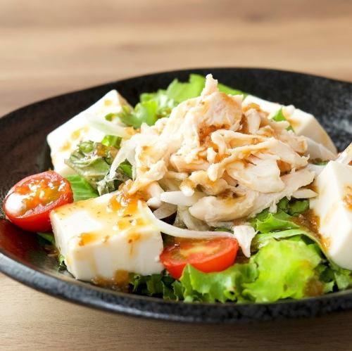 豆腐とチキンの胡麻サラダ
