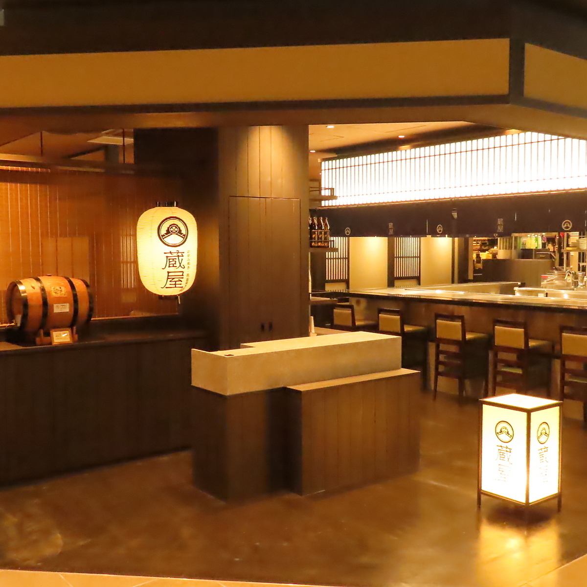 有名人もお忍びで通う…広島駅直結ミナモアの鉄板焼きお好み焼き店。