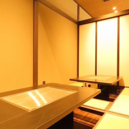 掘り炬燵式個室完備