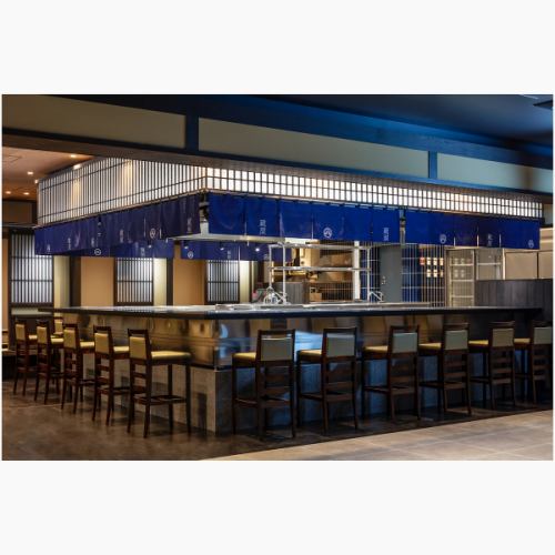 <p>焼き手が目の前で焼く、迫力のあるカウンター席!! 1人でもお食事を楽しめます。しっぽりデートなどにもおすすめなお席です!!</p>