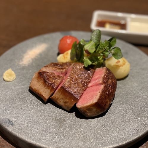 肉汁溢れる贅沢な黒毛和牛