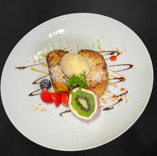 ご褒美フレンチトースト　ふたつの恋ソース添え