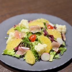 Fresh hassaku persimmon and prosciutto salad with yogurt sauce