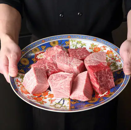 精肉卸問屋直営のこだわり和牛を注文ごとにスライスしております！