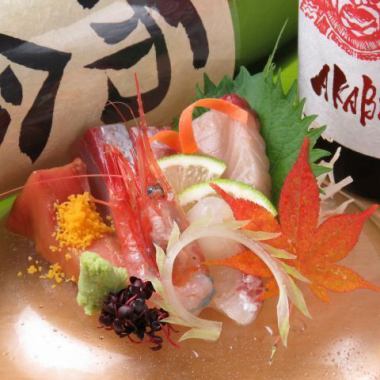 [May Course] Includes 2 hours of all-you-can-drink ◆ Enjoy 9 dishes made with seasonal ingredients, including 5 kinds of sashimi and charcoal-grilled bonito, for 4,800 yen