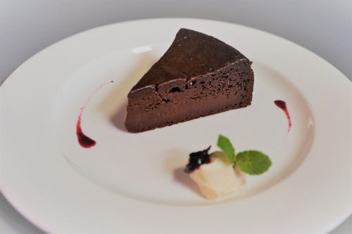 [Popular among our regulars!] Chocolate Gateau