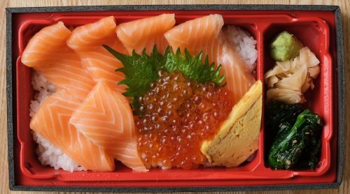 Salmon and salmon roe rice bowl