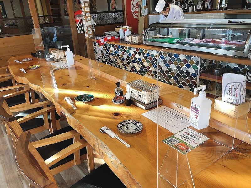 [Counter seats] The counter seats, where you can enjoy cooking while looking at the kitchen, are special seats with a sense of realism! It is perfect not only for one person, but also for an adult date.