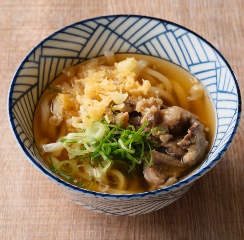 〆にちょうどいいサイズの肉うどん