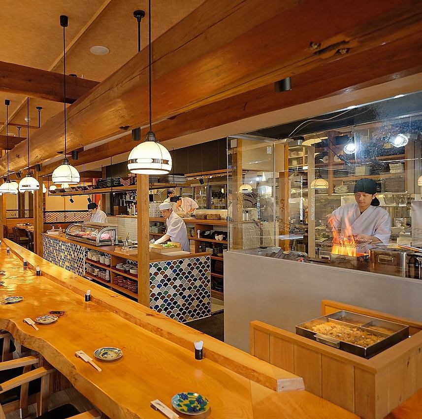 職人の技を見ながらゆったりとお食事を…。お一人様も大歓迎です