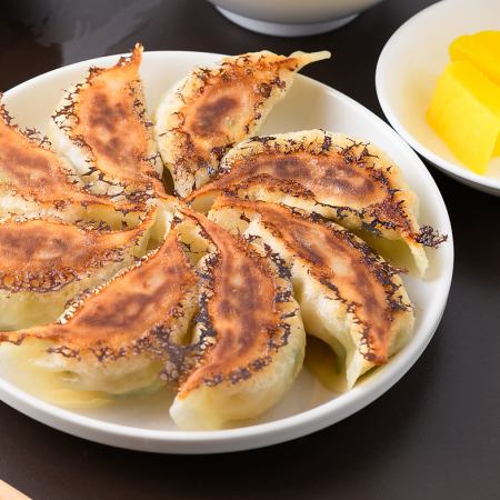 Grilled gyoza 1 serving (8 pieces)