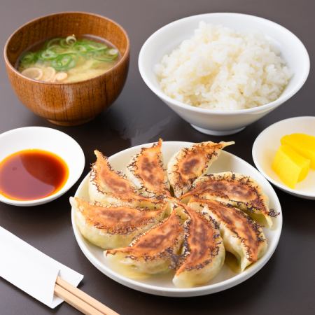 Grilled gyoza set meal (with rice, soup, and pickles) for 1 person (8 pieces)