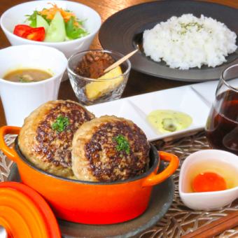 [Limited to 20 groups per day] Matsusaka beef & Kagoshima Prefecture black pork hamburger all-you-can-eat set ★ 8 dishes in total, with drink bar
