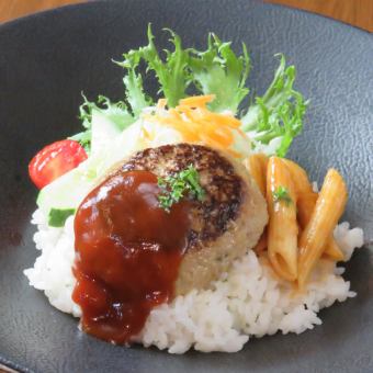 마츠자카규・가고시마현산 흑돼지・국산 흑모 일본소 사용의 햄버거 덮밥