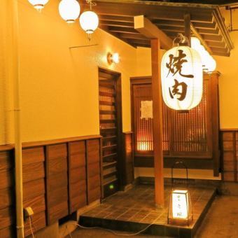 You can rent a tatami room or a table♪