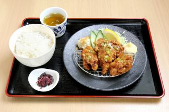 Fried chicken set meal [with rice and soup]