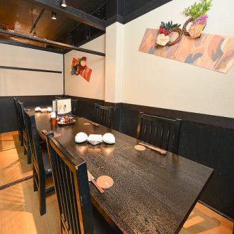 [Table seats ideal for banquets] There are two tables for 4 people in the same private room, which can accommodate up to 8 people.Great for company parties or drinking parties with friends!
