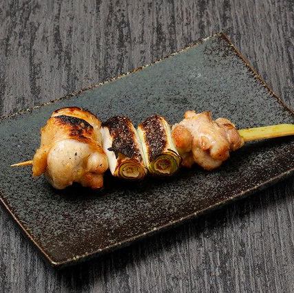 Tanba Yamamoto's carefully selected red chicken skewer with green onions