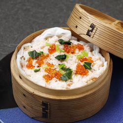 Steamed rice with red snow crab and salmon roe