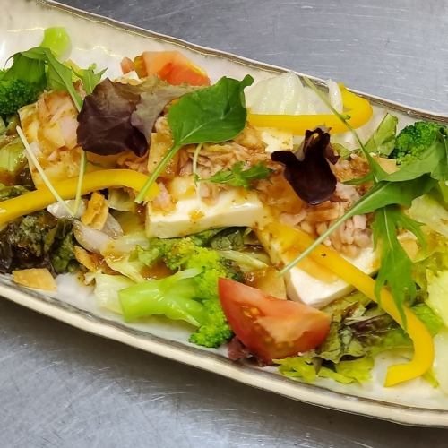 自家製豆腐とツナのサラダ