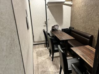 ゆったり落ち着ける明るい店内。女子会にもピッタリです。美味しいお料理の数々に、きっと会話も弾むはず!