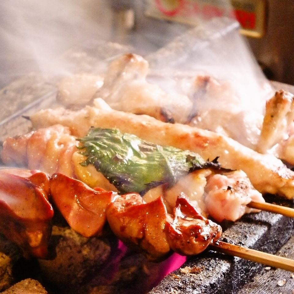 紀州備長炭とヒマラヤの塩にこだわった焼鳥は、笑顔になる旨さ♪