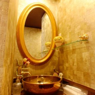 焼き鳥屋らしからぬ綺麗でお洒落な店内! 女性のお客様も是非お気軽にお立ち寄り下さい