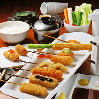 ~午餐套餐（含米饭）~ “游走” 10种串炸 3300日元