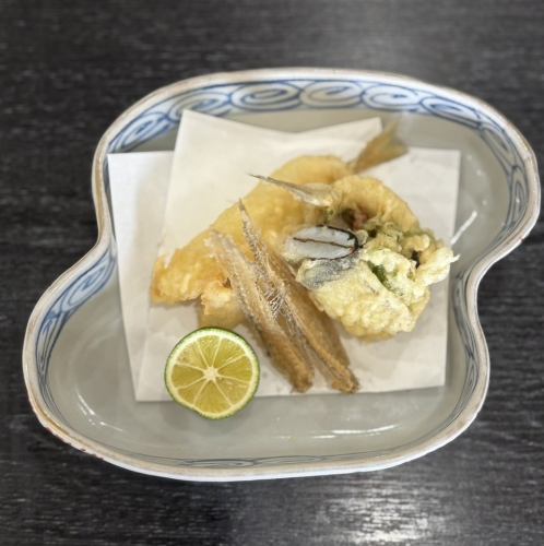 【◆初夏に旬を迎える鱚をカラッと揚げた上品な味わいの”キスの天ぷら”】