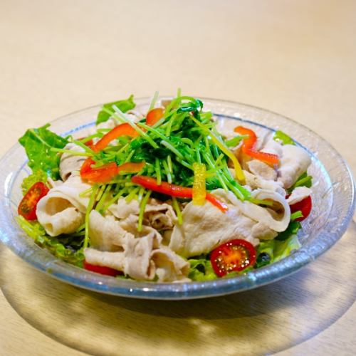 Warm salad of Toyama pork and pea sprouts