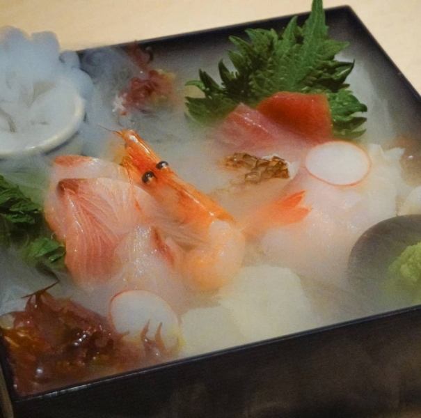 <Shizuki specialty> Seafood Treasure Box Sashimi Assortment 1 portion