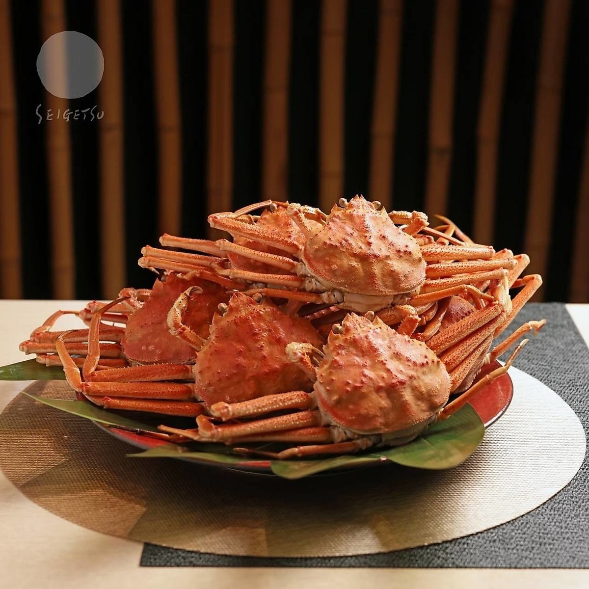 We offer fresh fish delivered that morning in a variety of cooking methods! Enjoy it with sake or shochu.