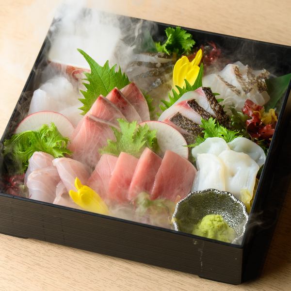 <Shizuki Specialty> Seafood Treasure Box Sashimi Platter (1 serving)