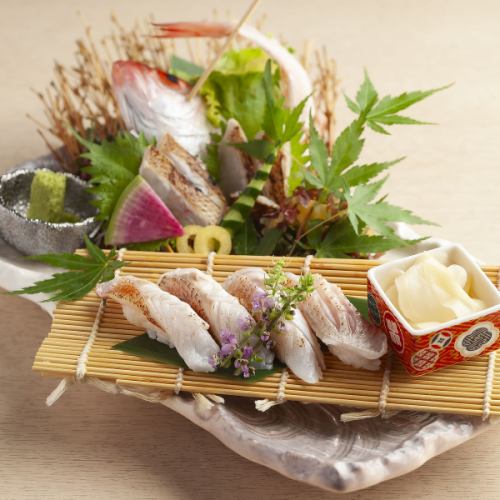 脂の乗ったのどぐろ炙り塩ワサビや炙りノドグロ共演盛り等、鮮度抜群の地魚を心ゆくまで満喫♪